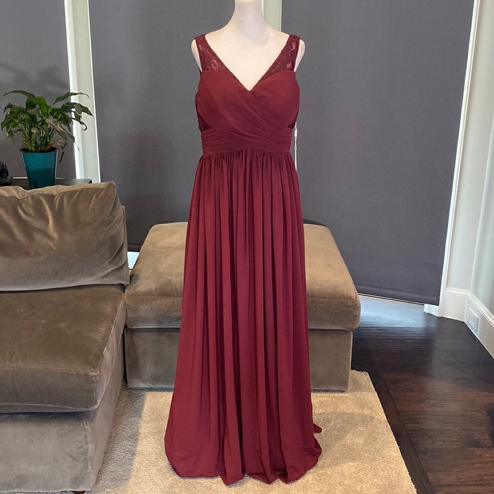 Woman’s A-Line V-Neck Chiffon Prom Bridesmaid or Formal Dress Size 8 NWT